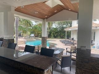 В аренду: $10,000 (5 спален, 3 ванн, 3842 Квадратных фут)