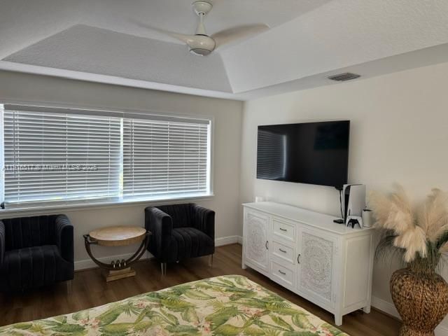 В аренду: $10,000 (5 спален, 3 ванн, 3842 Квадратных фут)