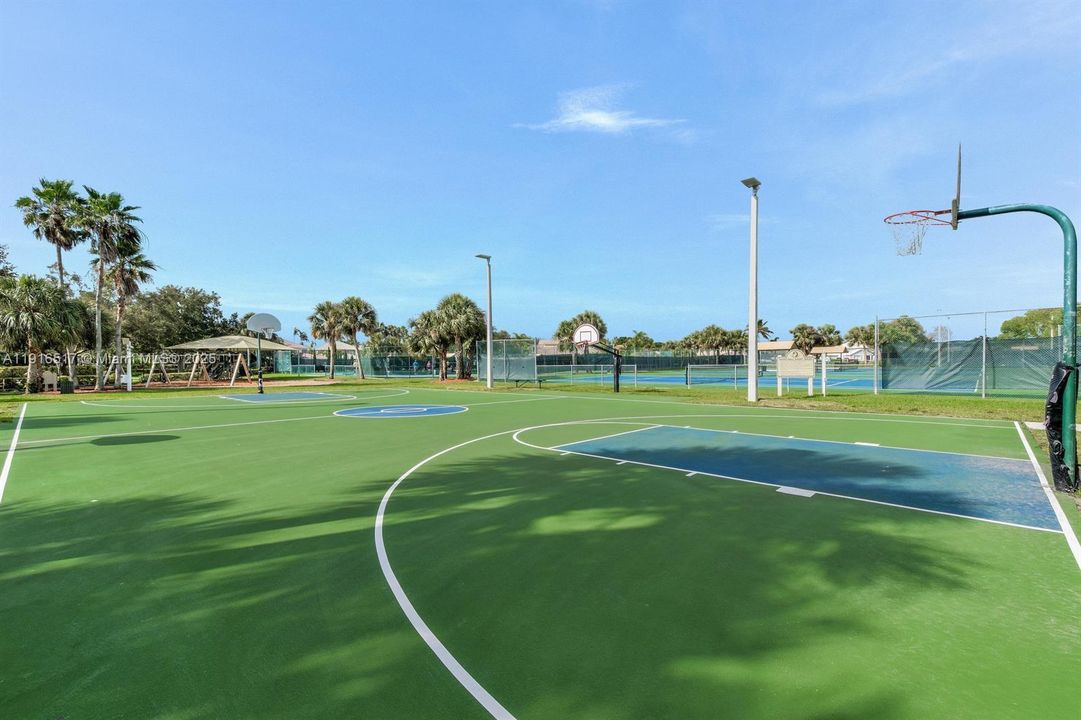 В аренду: $10,000 (5 спален, 3 ванн, 3842 Квадратных фут)