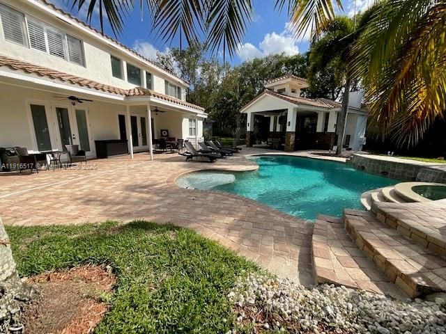 В аренду: $10,000 (5 спален, 3 ванн, 3842 Квадратных фут)