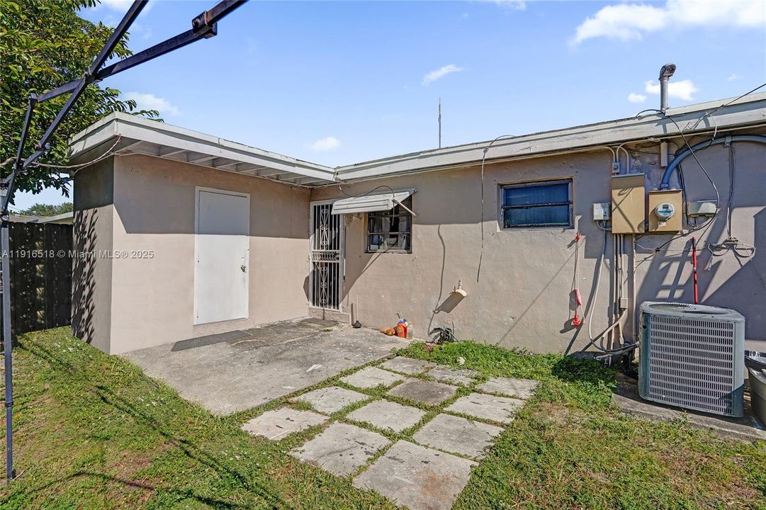 En Venta: $315,000 (3 camas, 1 baños, 888 Pies cuadrados)