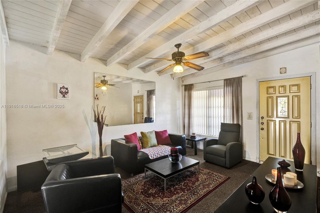 En Venta: $315,000 (3 camas, 1 baños, 888 Pies cuadrados)