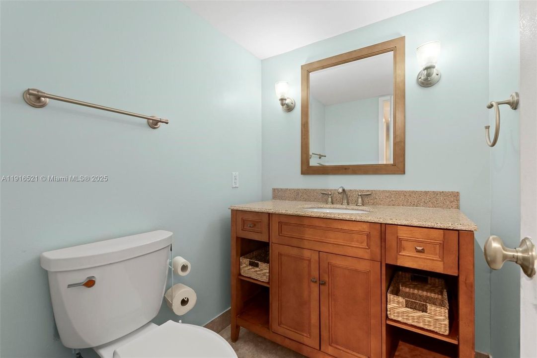 For Rent: $1,650 (1 beds, 1 baths, 900 Square Feet)