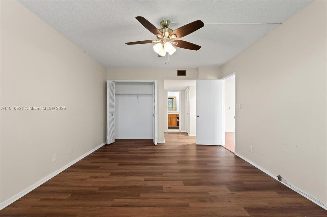 For Rent: $1,650 (1 beds, 1 baths, 900 Square Feet)