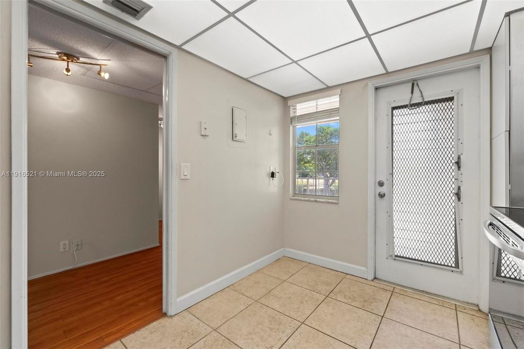 For Rent: $1,650 (1 beds, 1 baths, 900 Square Feet)