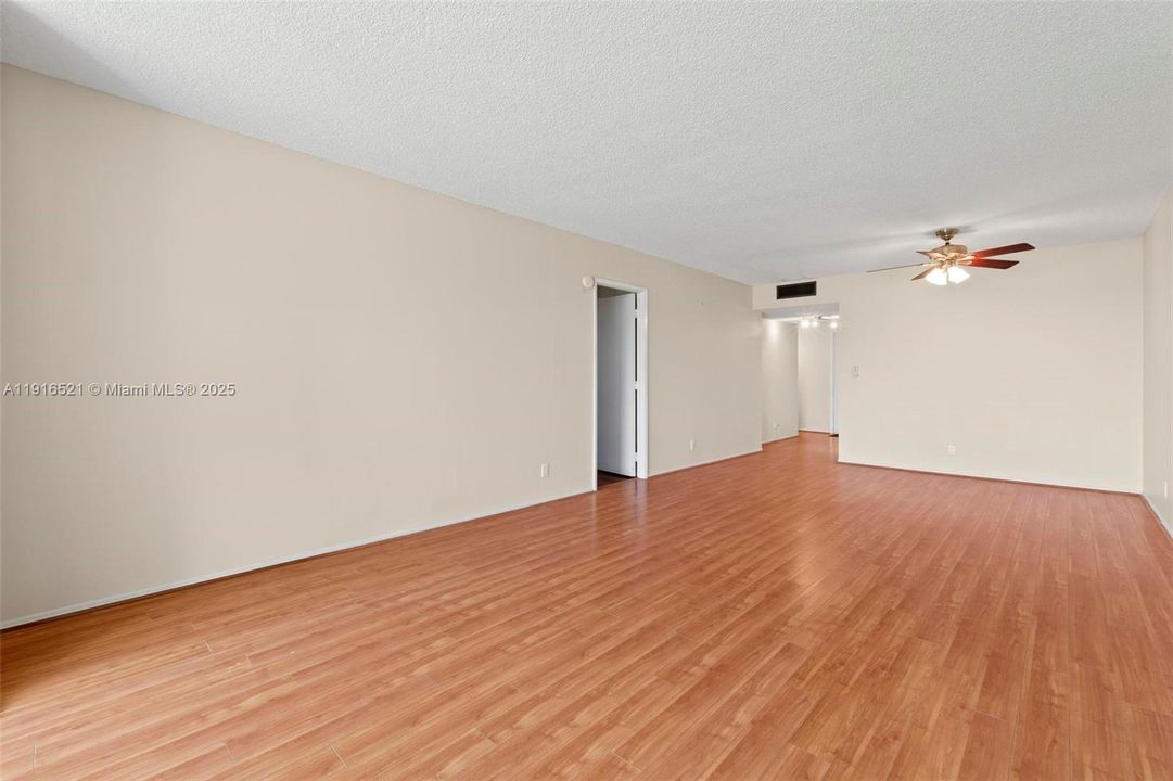 For Rent: $1,650 (1 beds, 1 baths, 900 Square Feet)