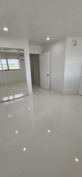 待售: $190,000 (1 贝兹, 1 浴室, 612 平方英尺)