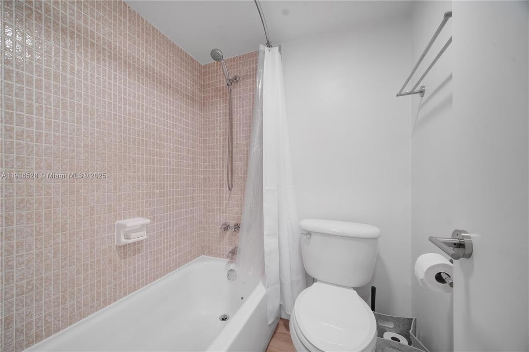 For Rent: $5,000 (2 beds, 2 baths, 1105 Square Feet)