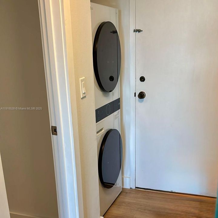 For Rent: $5,000 (2 beds, 2 baths, 1105 Square Feet)