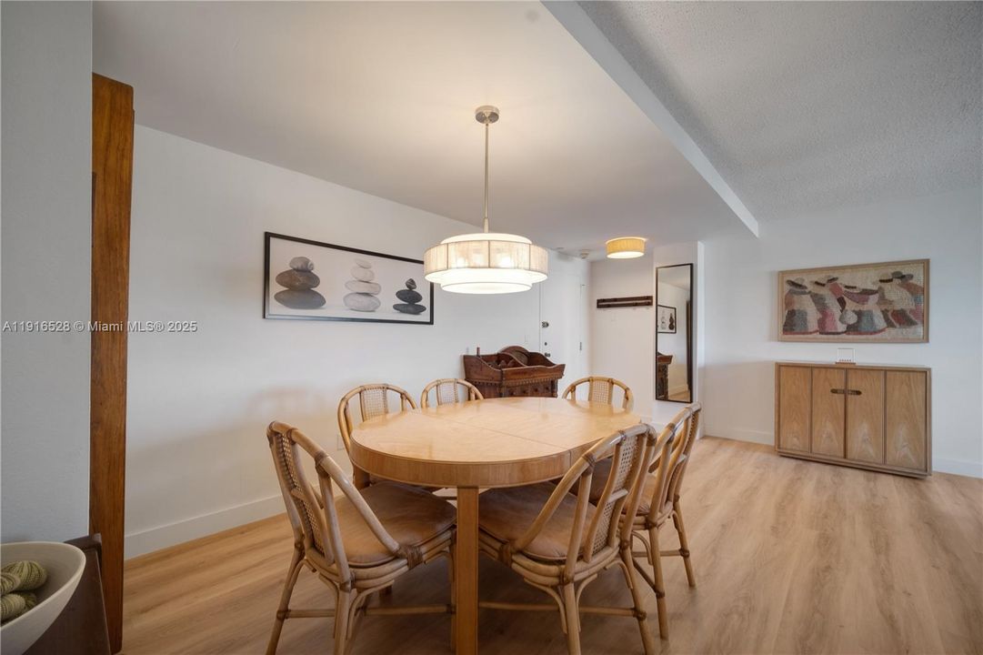 For Rent: $5,000 (2 beds, 2 baths, 1105 Square Feet)