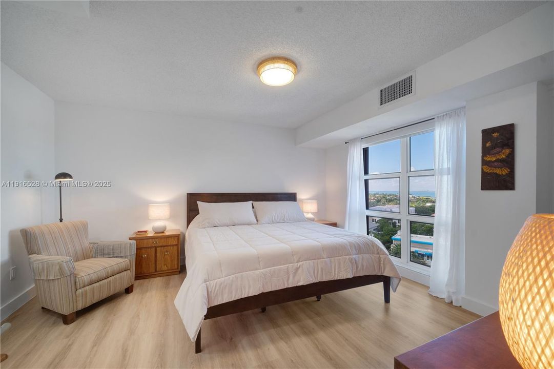 For Rent: $5,000 (2 beds, 2 baths, 1105 Square Feet)