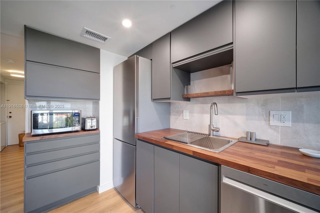 For Rent: $5,000 (2 beds, 2 baths, 1105 Square Feet)