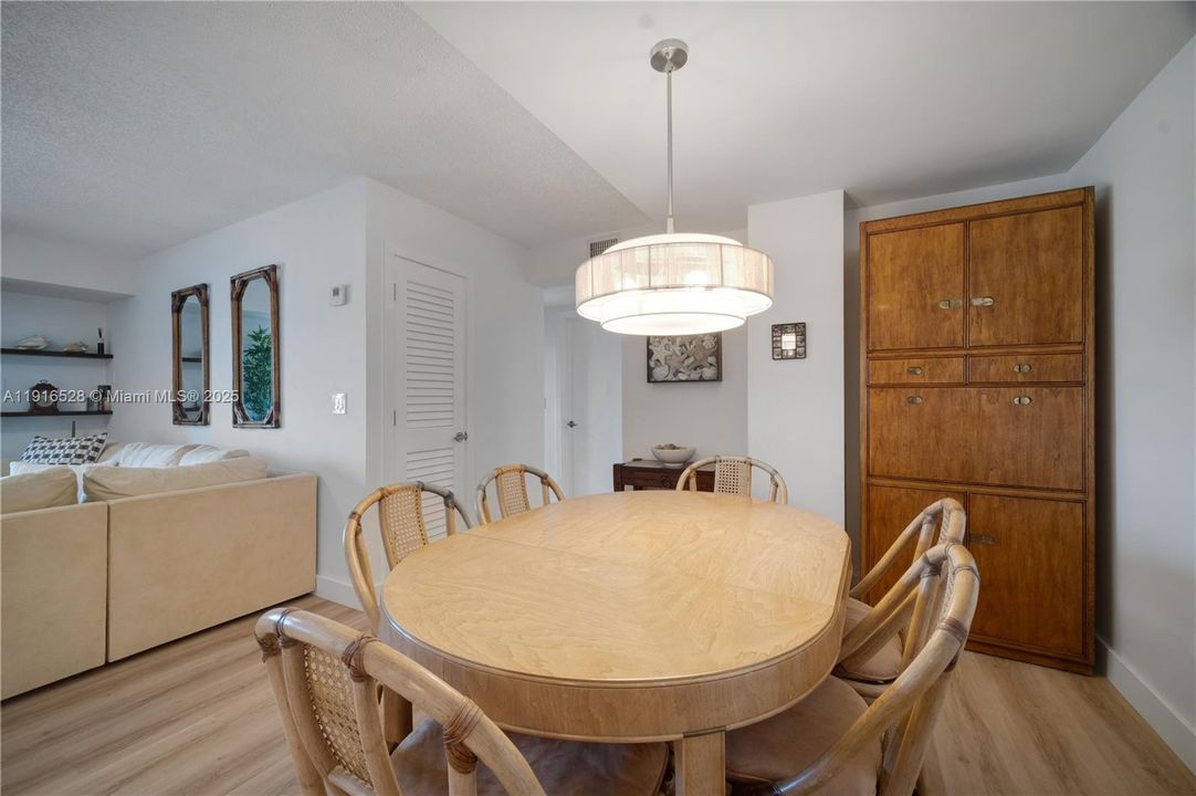 For Rent: $5,000 (2 beds, 2 baths, 1105 Square Feet)