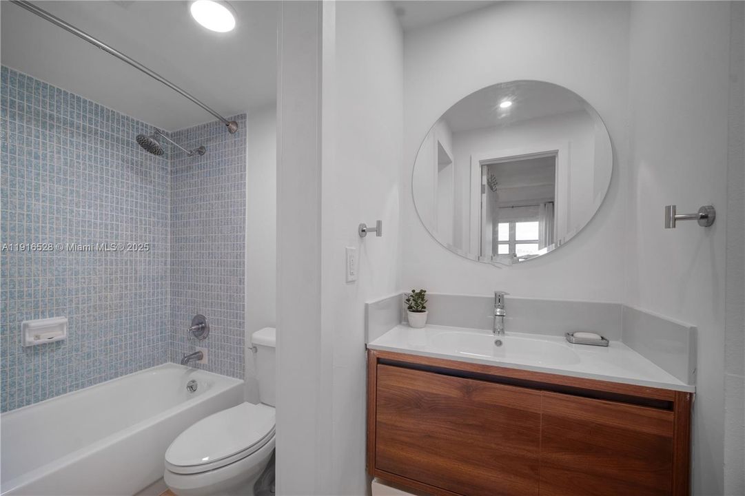 For Rent: $5,000 (2 beds, 2 baths, 1105 Square Feet)