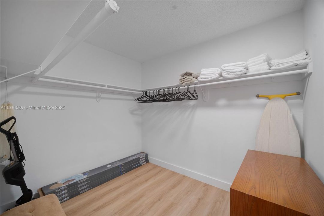 For Rent: $5,000 (2 beds, 2 baths, 1105 Square Feet)