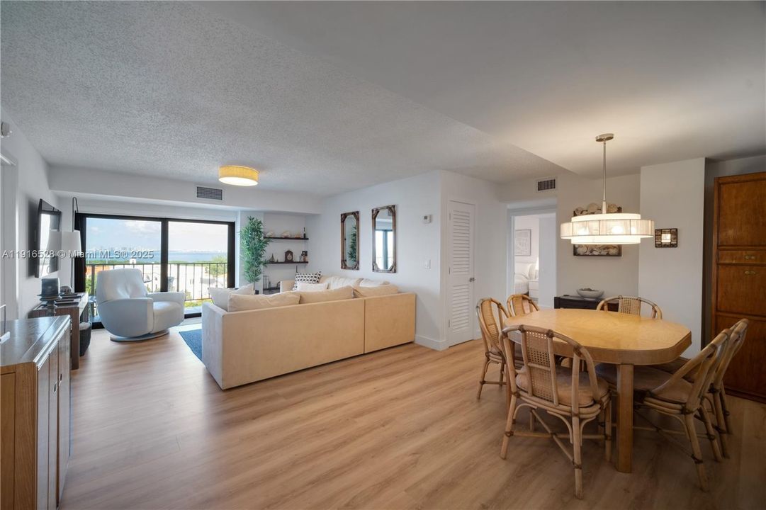 For Rent: $5,000 (2 beds, 2 baths, 1105 Square Feet)