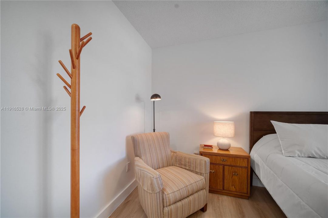 For Rent: $5,000 (2 beds, 2 baths, 1105 Square Feet)