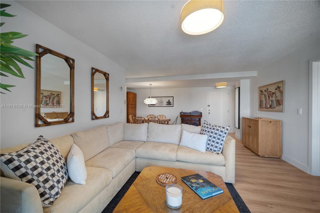 For Rent: $5,000 (2 beds, 2 baths, 1105 Square Feet)