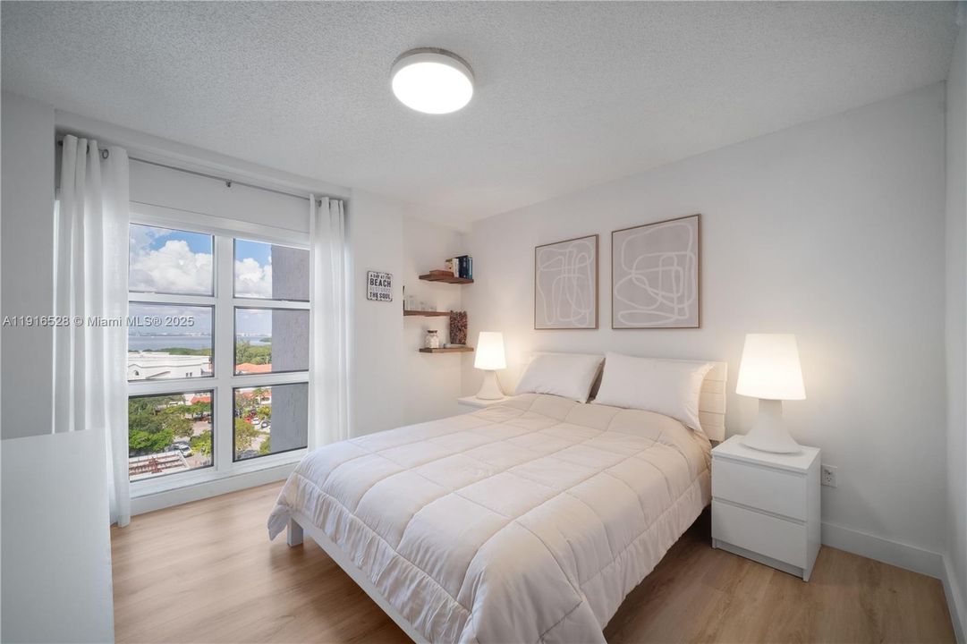 For Rent: $5,000 (2 beds, 2 baths, 1105 Square Feet)