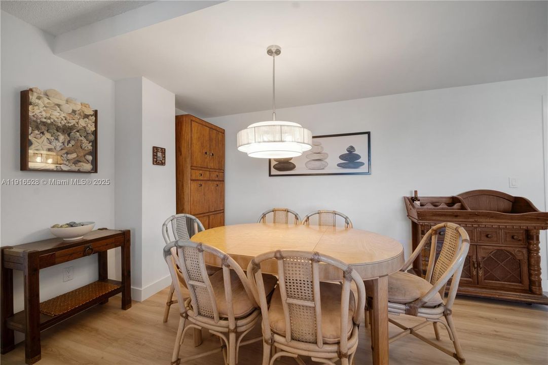 For Rent: $5,000 (2 beds, 2 baths, 1105 Square Feet)