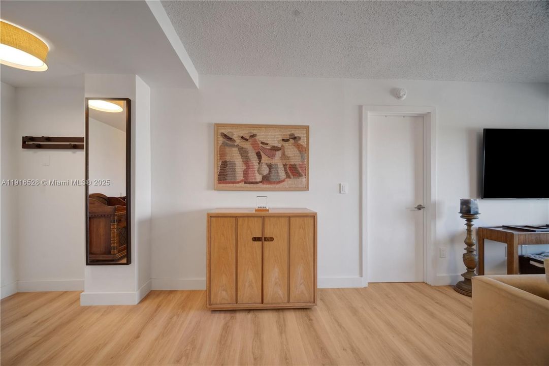 For Rent: $5,000 (2 beds, 2 baths, 1105 Square Feet)