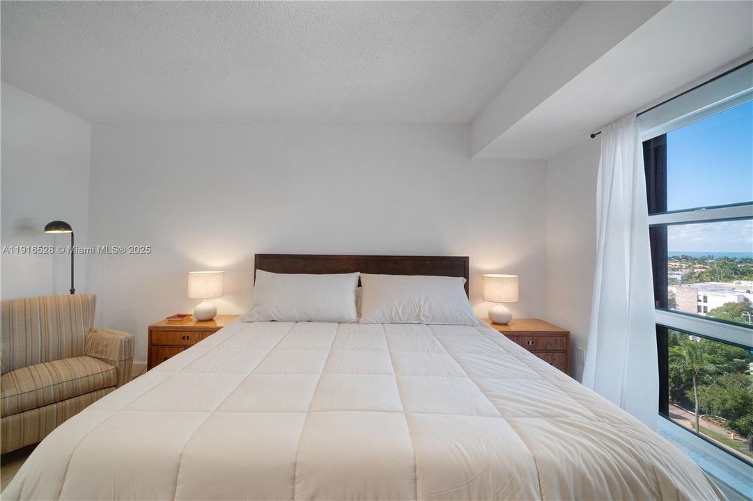 For Rent: $5,000 (2 beds, 2 baths, 1105 Square Feet)