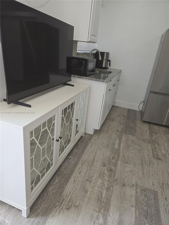 For Rent: $1,400 (0 beds, 1 baths, 350 Square Feet)