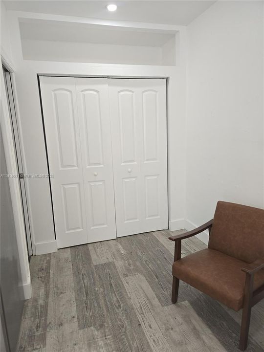 For Rent: $1,400 (0 beds, 1 baths, 350 Square Feet)