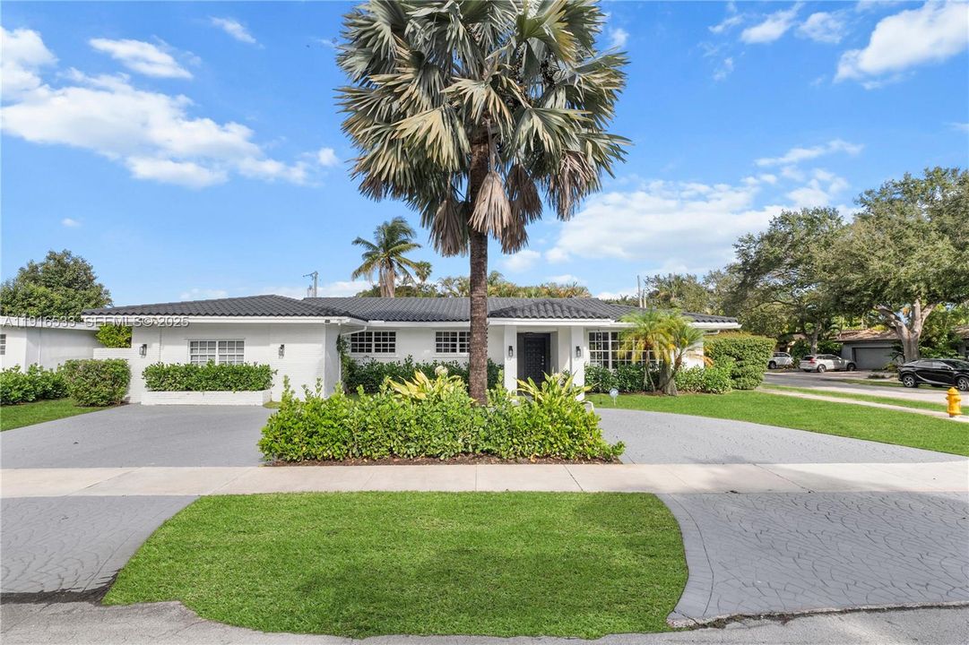 For Sale: $1,595,000 (5 beds, 3 baths, 2774 Square Feet)