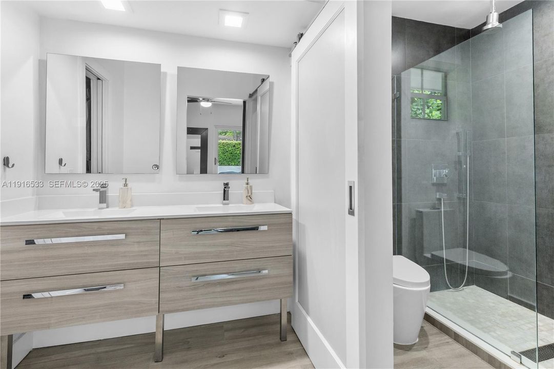 For Sale: $1,595,000 (5 beds, 3 baths, 2774 Square Feet)