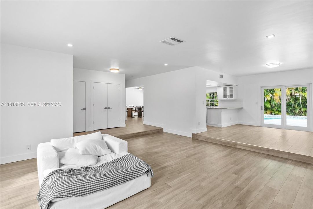 For Sale: $1,595,000 (5 beds, 3 baths, 2774 Square Feet)