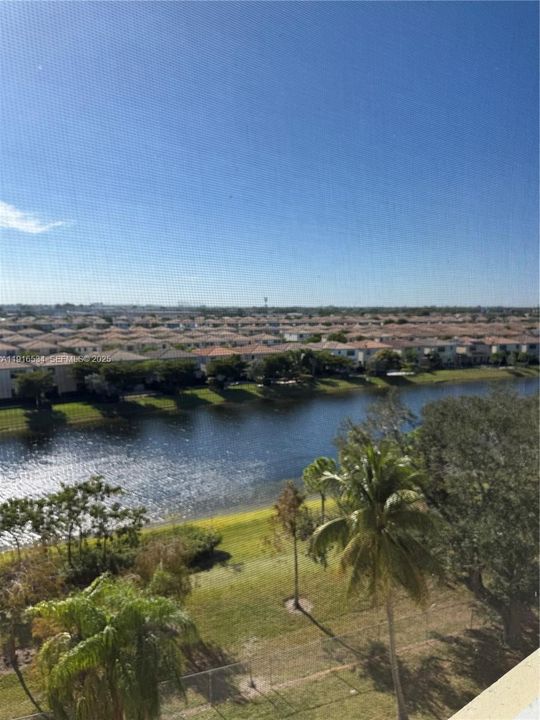 For Sale: $270,000 (2 beds, 2 baths, 1470 Square Feet)