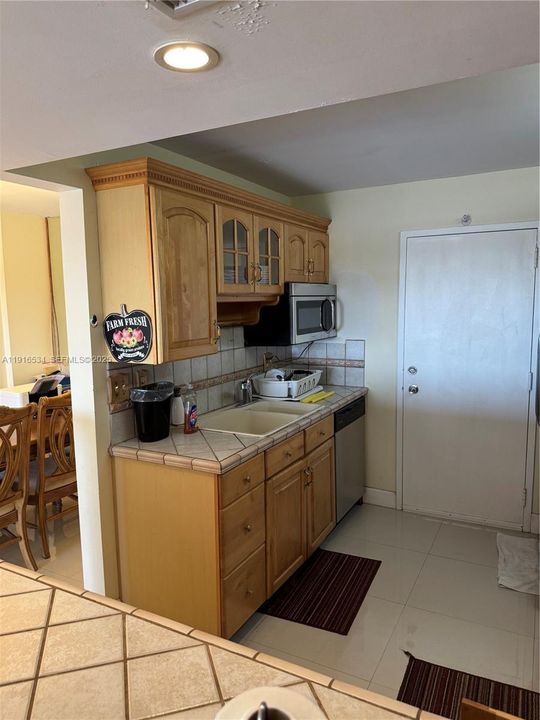 For Sale: $270,000 (2 beds, 2 baths, 1470 Square Feet)