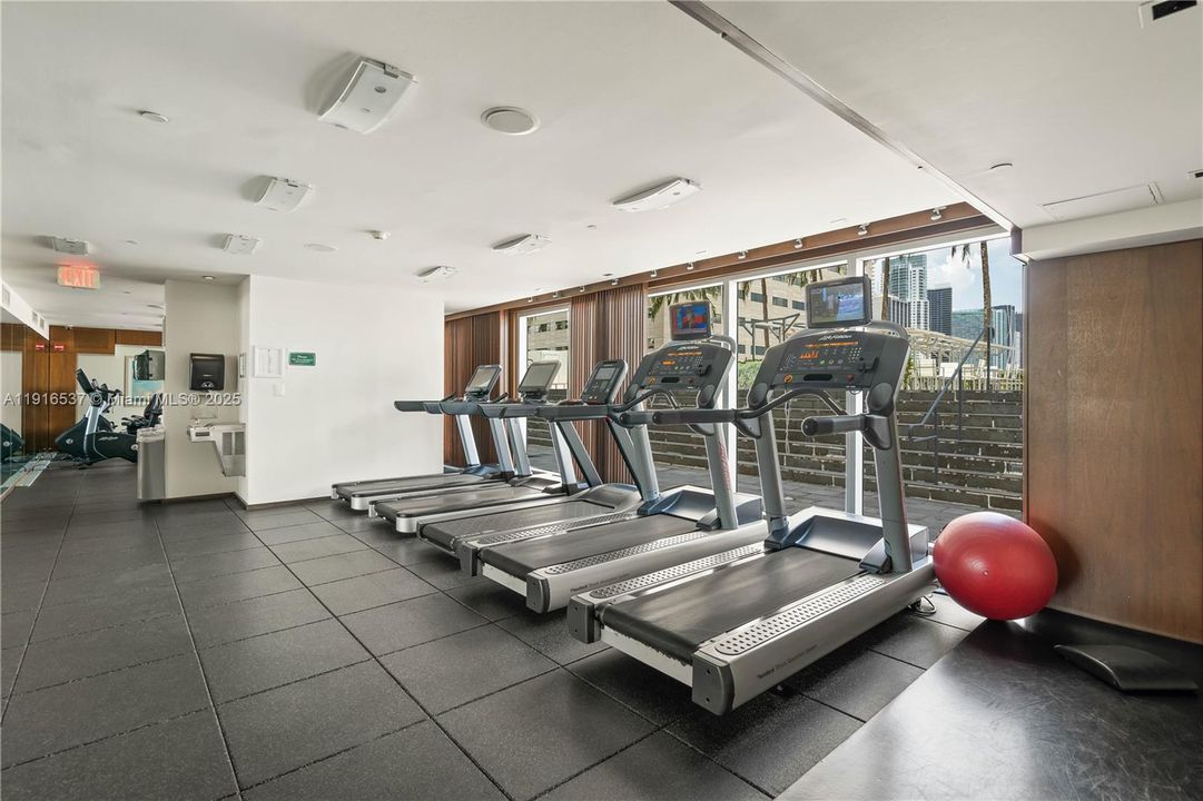 For Rent: $3,900 (2 beds, 2 baths, 1169 Square Feet)