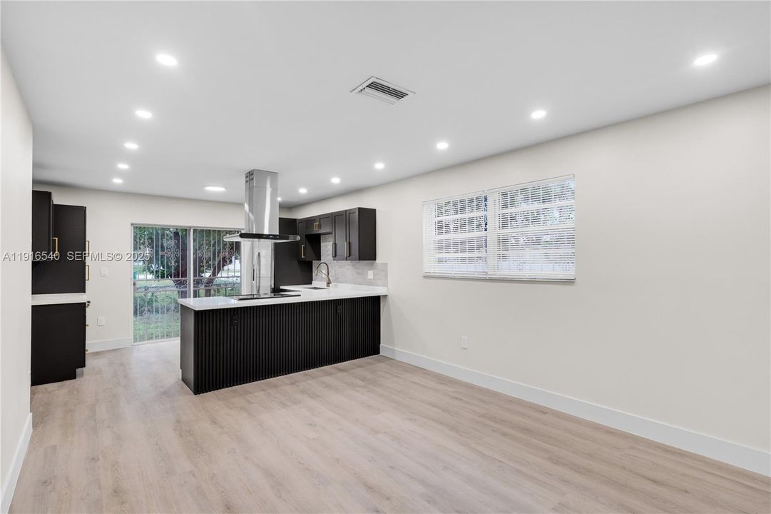 En Renta: $3,475 (4 camas, 2 baños, 1224 Pies cuadrados)