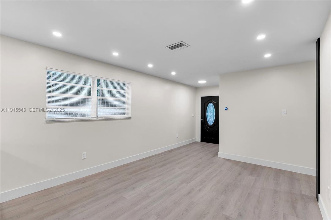 En Renta: $3,475 (4 camas, 2 baños, 1224 Pies cuadrados)