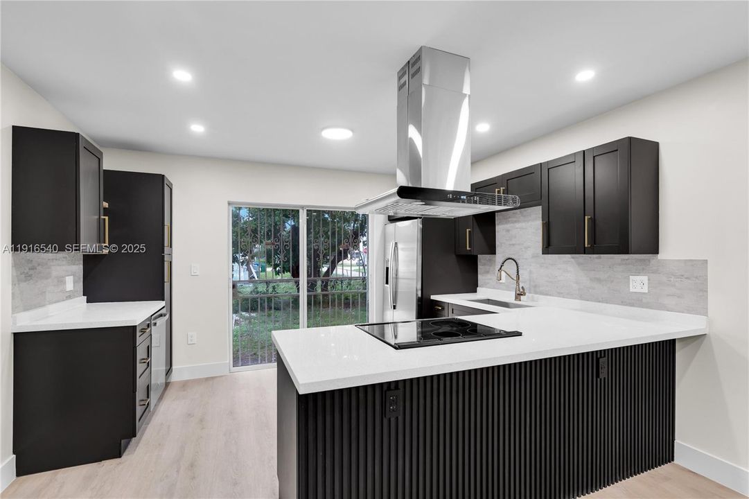 En Renta: $3,475 (4 camas, 2 baños, 1224 Pies cuadrados)