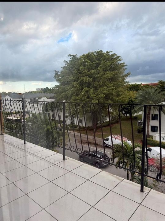 For Rent: $2,085 (2 beds, 2 baths, 1006 Square Feet)