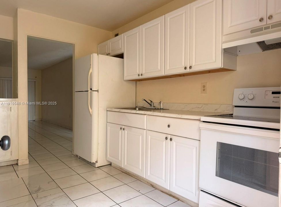 For Rent: $2,085 (2 beds, 2 baths, 1006 Square Feet)