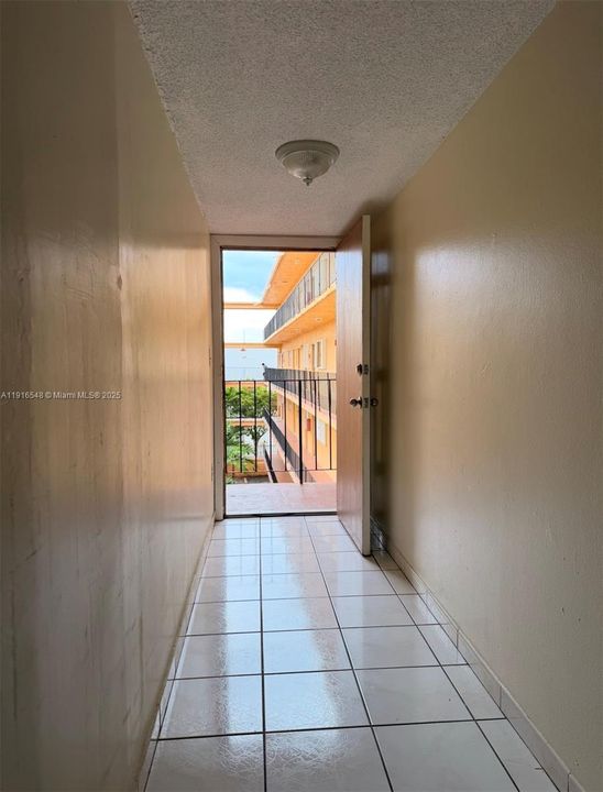 For Rent: $2,085 (2 beds, 2 baths, 1006 Square Feet)