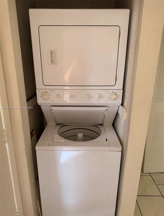 For Rent: $2,085 (2 beds, 2 baths, 1006 Square Feet)