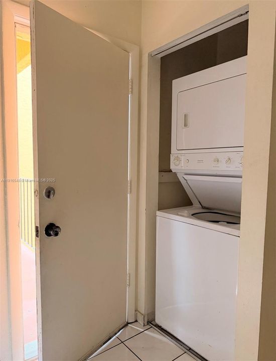 For Rent: $2,085 (2 beds, 2 baths, 1006 Square Feet)