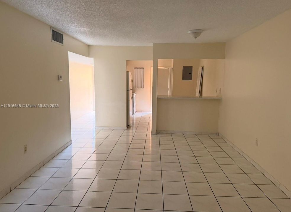 For Rent: $2,085 (2 beds, 2 baths, 1006 Square Feet)