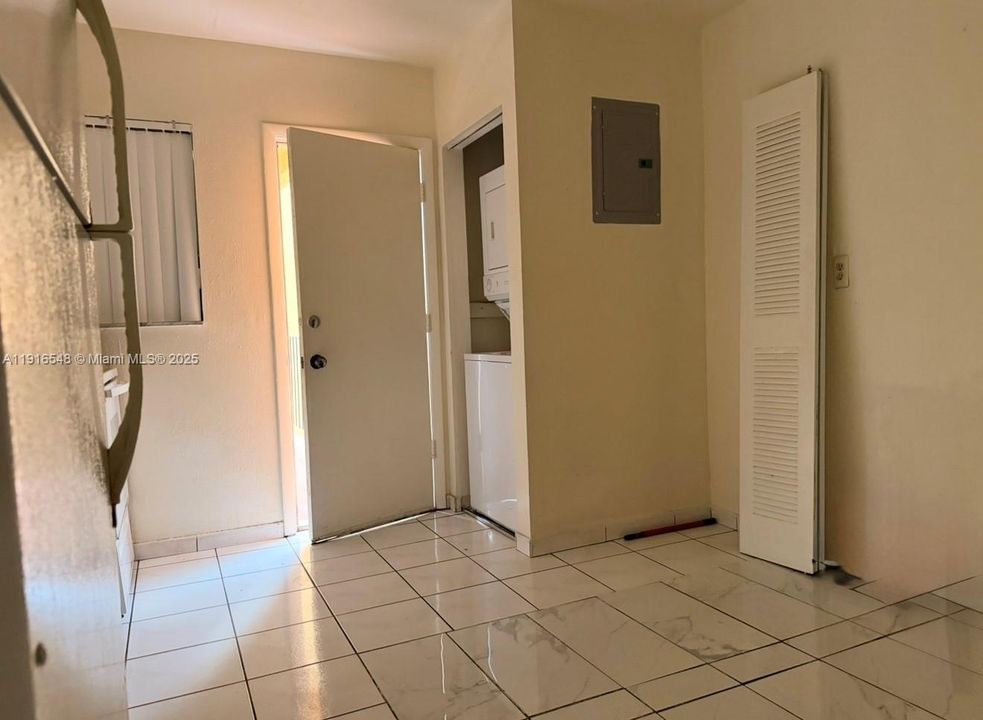For Rent: $2,085 (2 beds, 2 baths, 1006 Square Feet)