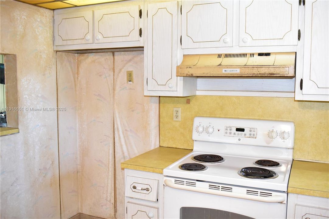 Active With Contract: $64,900 (2 beds, 2 baths, 850 Square Feet)