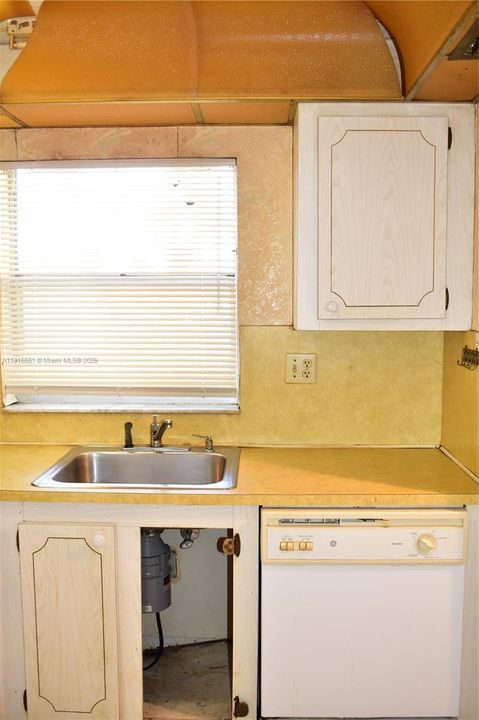 Active With Contract: $64,900 (2 beds, 2 baths, 850 Square Feet)