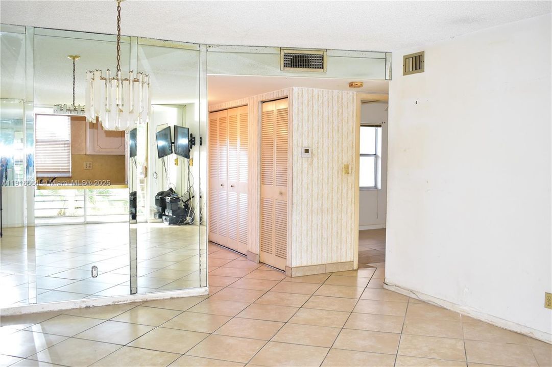 Active With Contract: $64,900 (2 beds, 2 baths, 850 Square Feet)