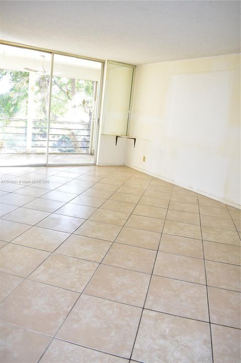 Active With Contract: $64,900 (2 beds, 2 baths, 850 Square Feet)