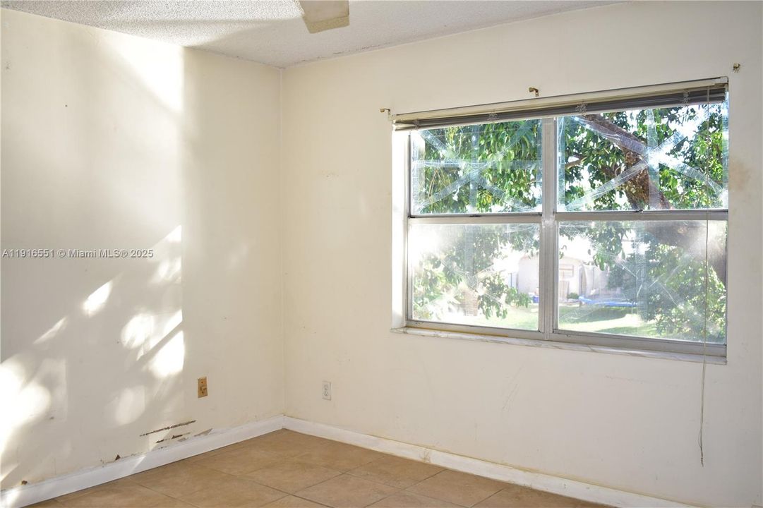 Active With Contract: $64,900 (2 beds, 2 baths, 850 Square Feet)