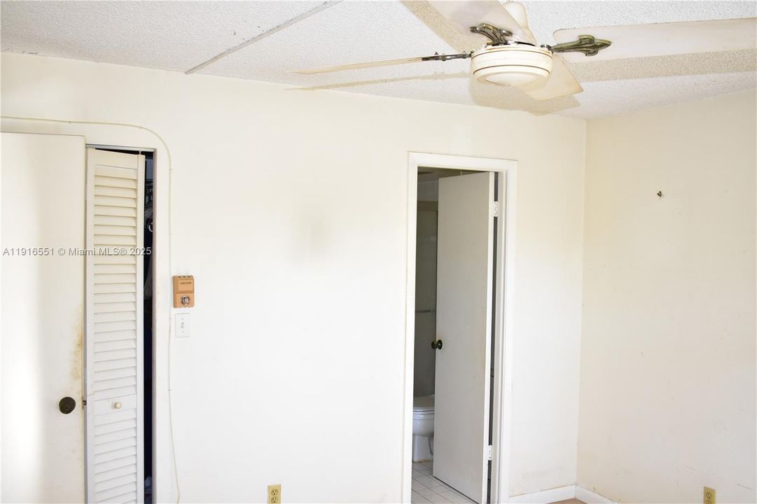 Active With Contract: $64,900 (2 beds, 2 baths, 850 Square Feet)